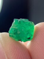 Compact Brilliance: 2.00ct Swat Emerald Crystal with Vivid Natural Color - Image 3