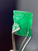 Compact Brilliance: 2.00ct Swat Emerald Crystal with Vivid Natural Color - Image 5