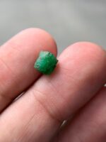 Compact Brilliance: 2.00ct Swat Emerald Crystal with Vivid Natural Color - Image 9