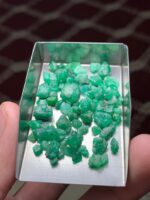 Broad & Bold: 46.50 ct Emerald Rough Lot from Swat Valley - Image 2