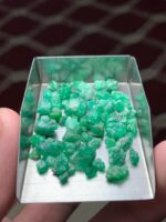 Broad & Bold: 46.50 ct Emerald Rough Lot from Swat Valley - Image 4
