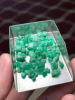 Broad & Bold: 46.50 ct Emerald Rough Lot from Swat Valley - Image 5