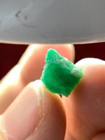 Vibrant Green Wonder: A 4.60 ct Emerald Crystal from Swat, Pakistan - Image 5