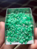 Raw Elegance: 72.65-Carat Emerald Rough Lot from Swat - Image 12