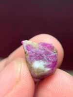 Exploring the Elegance of a 10.75 ct Afghan Ruby: A Gem of Unmatched Beauty - Image 6
