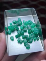 30.43 ct Swat Emerald Rough Lot – Compact Gems with Maximum Potential - Image 5