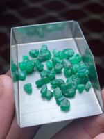 30.43 ct Swat Emerald Rough Lot – Compact Gems with Maximum Potential - Image 8