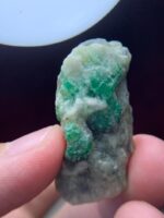Sleek and Striking - 75.80-Carat Swat Emerald Specimen - Image 4