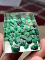 Distinctive 56.80ct Swat Emerald Rough Lot - Image 5