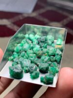 Distinctive 56.80ct Swat Emerald Rough Lot - Image 9