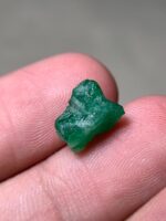 3.180ct Swat Emerald Crystal – A Compact Gemstone with Classic Green Brilliance - Image 2