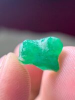 3.180ct Swat Emerald Crystal – A Compact Gemstone with Classic Green Brilliance - Image 3