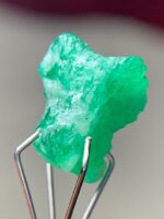 3.180ct Swat Emerald Crystal – A Compact Gemstone with Classic Green Brilliance - Image 5
