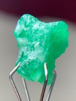 3.180ct Swat Emerald Crystal – A Compact Gemstone with Classic Green Brilliance - Image 6