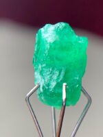 3.180ct Swat Emerald Crystal – A Compact Gemstone with Classic Green Brilliance - Image 7
