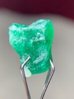 3.180ct Swat Emerald Crystal – A Compact Gemstone with Classic Green Brilliance - Image 9