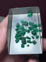 Unique Elegance in Size: 19.90 Carat Emerald Rough Lot from Swat Valley - Image 11