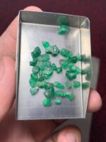 Unique Elegance in Size: 19.90 Carat Emerald Rough Lot from Swat Valley - Image 8