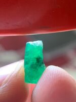 Elegant 4.01 Carat Swat Emerald Crystal: Compact Beauty with Natural Charm - Image 13
