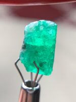 Elegant 4.01 Carat Swat Emerald Crystal: Compact Beauty with Natural Charm - Image 3