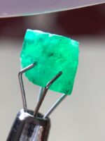 2.75 ct Swat Emerald Crystal — The Mountain Green of Exceptional Depth - Image 3