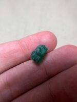 Elegant 4.01 Carat Swat Emerald Crystal: Compact Beauty with Natural Charm - Image 5
