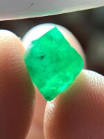 2.75 ct Swat Emerald Crystal — The Mountain Green of Exceptional Depth - Image 6