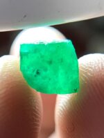 2.75 ct Swat Emerald Crystal — The Mountain Green of Exceptional Depth - Image 7