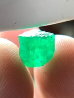 2.75 ct Swat Emerald Crystal — The Mountain Green of Exceptional Depth - Image 9