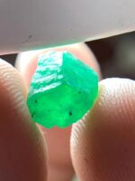 2.75 ct Swat Emerald Crystal — The Mountain Green of Exceptional Depth - Image 10