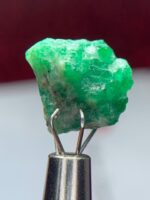 5.97ct Swat Emerald Crystal: A Vivid Green Treasure from Pakistan’s Gem Valley - Image 7