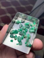 A Remarkable 33.69 ct Emerald Rough Lot from Swat - Image 2