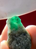 36.25 ct Emerald Specimen from Swat Valley (31.39 × 18.84 × 9.70 mm): A Crystal of Pure Elegance - Image 4