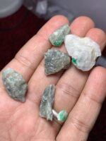 Massive 117.10ct Swat Emerald Specimens Lot – Largest Piece 27x23x12mm - Image 9