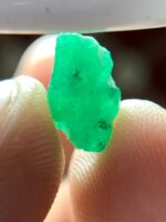 2.89 Carat Emerald Crystal from Swat: A Vibrant Natural Gem - Image 11