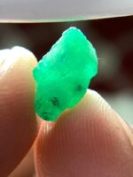 2.89 Carat Emerald Crystal from Swat: A Vibrant Natural Gem - Image 3