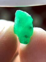 2.89 Carat Emerald Crystal from Swat: A Vibrant Natural Gem - Image 4