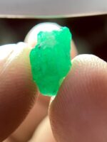 2.89 Carat Emerald Crystal from Swat: A Vibrant Natural Gem - Image 6