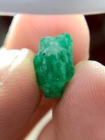 2.89 Carat Emerald Crystal from Swat: A Vibrant Natural Gem - Image 7