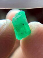 2.89 Carat Emerald Crystal from Swat: A Vibrant Natural Gem - Image 9