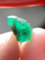 Radiant Simplicity: 1.81ct Emerald Crystal from Swat Valley - Image 2