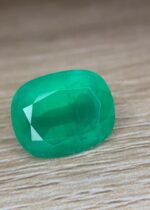 AIG Certified Minor Oil 12.59 CT Emerald from Zambia - Image 3