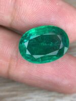 AIG Certified 9.10 ct Minor Oil Emerald from Zambia - Image 4