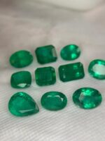 28.15 Carat Natural Zambian Emerald - Image 9