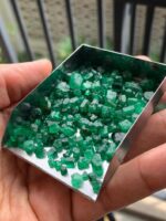 Facet Grade Rough 128 ct Emerald - Vivid Green - from Swat, Pakistan - Image 6