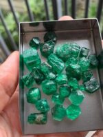 130 ct Vivid Green Rough Emerald from Swat, Pakistan - Image 2