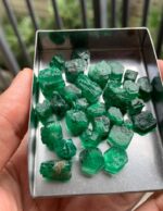130 ct Vivid Green Rough Emerald from Swat, Pakistan - Image 5