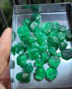 130 ct Vivid Green Rough Emerald from Swat, Pakistan - Image 8