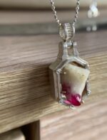 40.7 ct A rare Afghan ruby specimen preserved in silver - Image 3