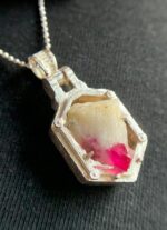 40.7 ct A rare Afghan ruby specimen preserved in silver - Image 11
